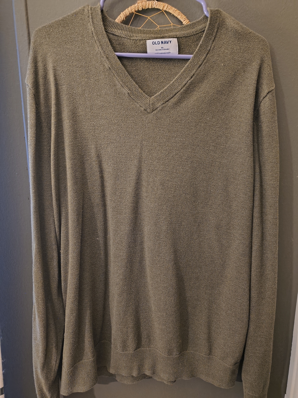Old Navy Men's V-Neck Sweater in Olive
